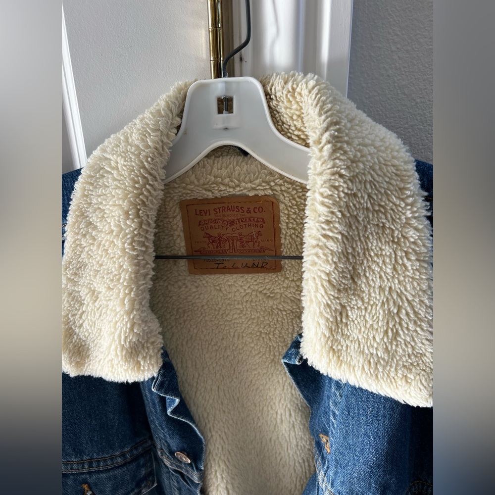 Levi’s Men’s Large Denim Jacket With Sherpa Interior - Picture 3 of 16